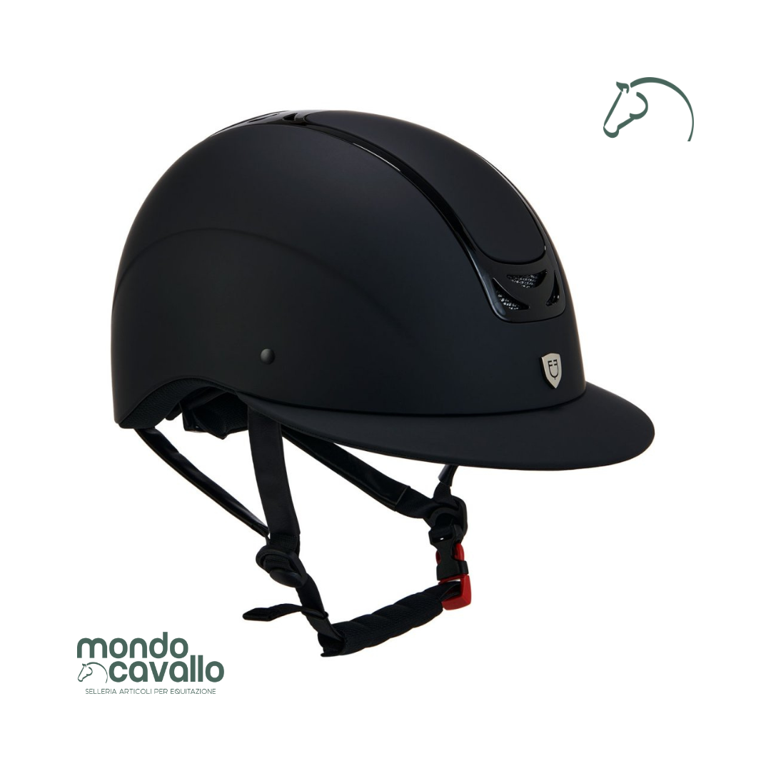 Casco marca Equestro colore nero