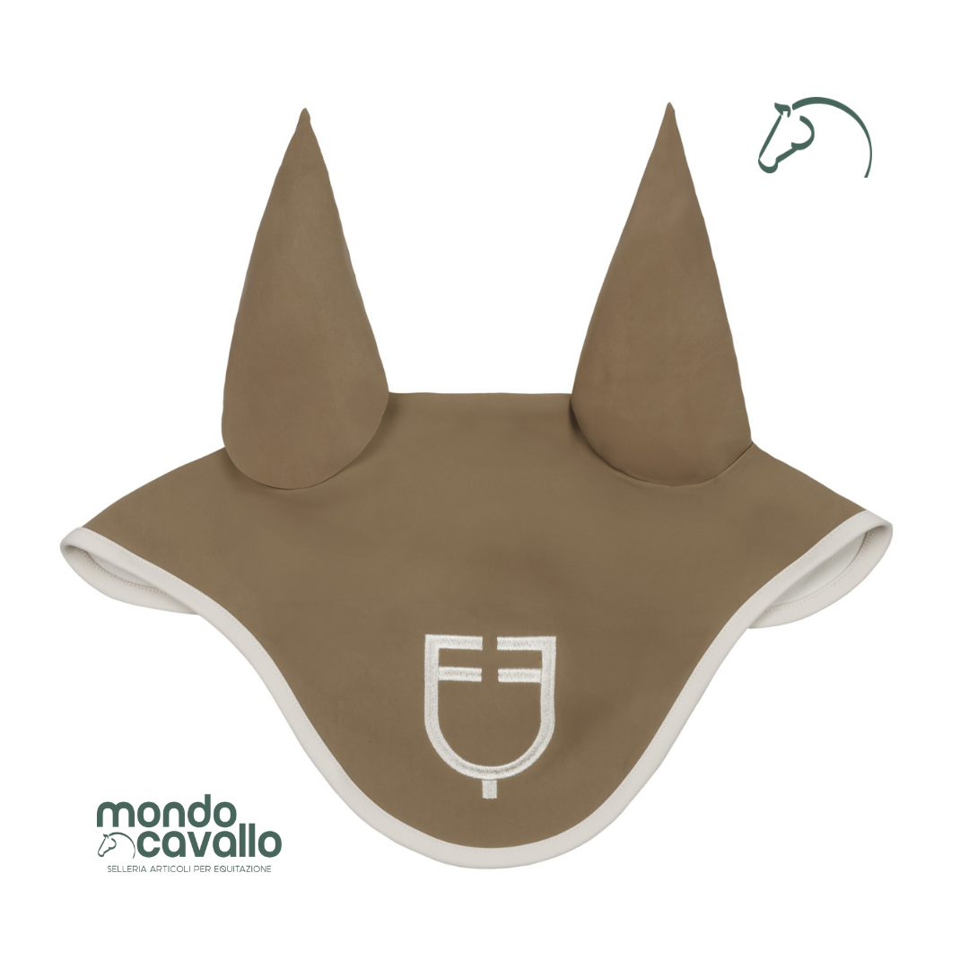 cuffia in tessuto tecnico con logo frontale ricamato